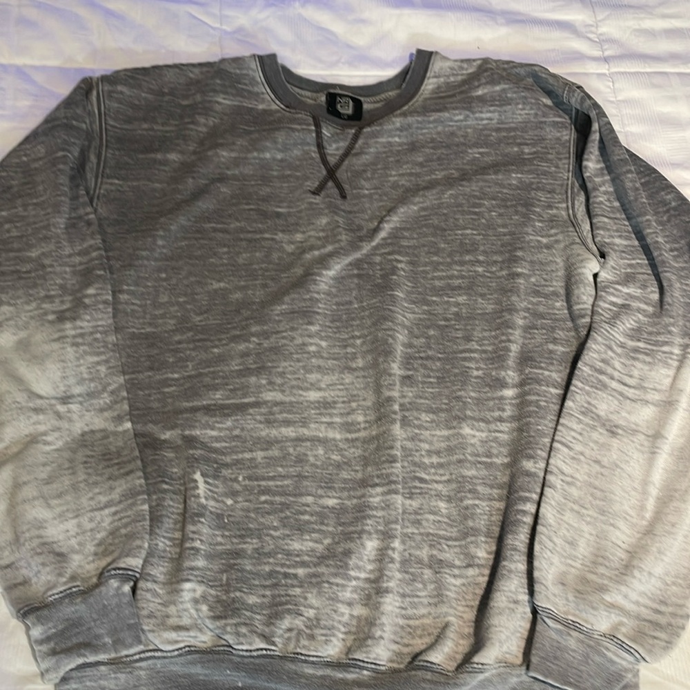 NRG Women’s Worn and Fade Crewneck Sweater Size Large